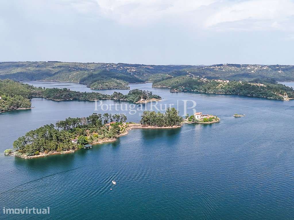 Quinta com Moradia T6 junto ao Grande Lago de Castelo de Bode - Grande imagem: 2/47