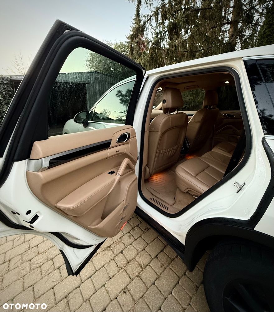 Porsche Cayenne - 14