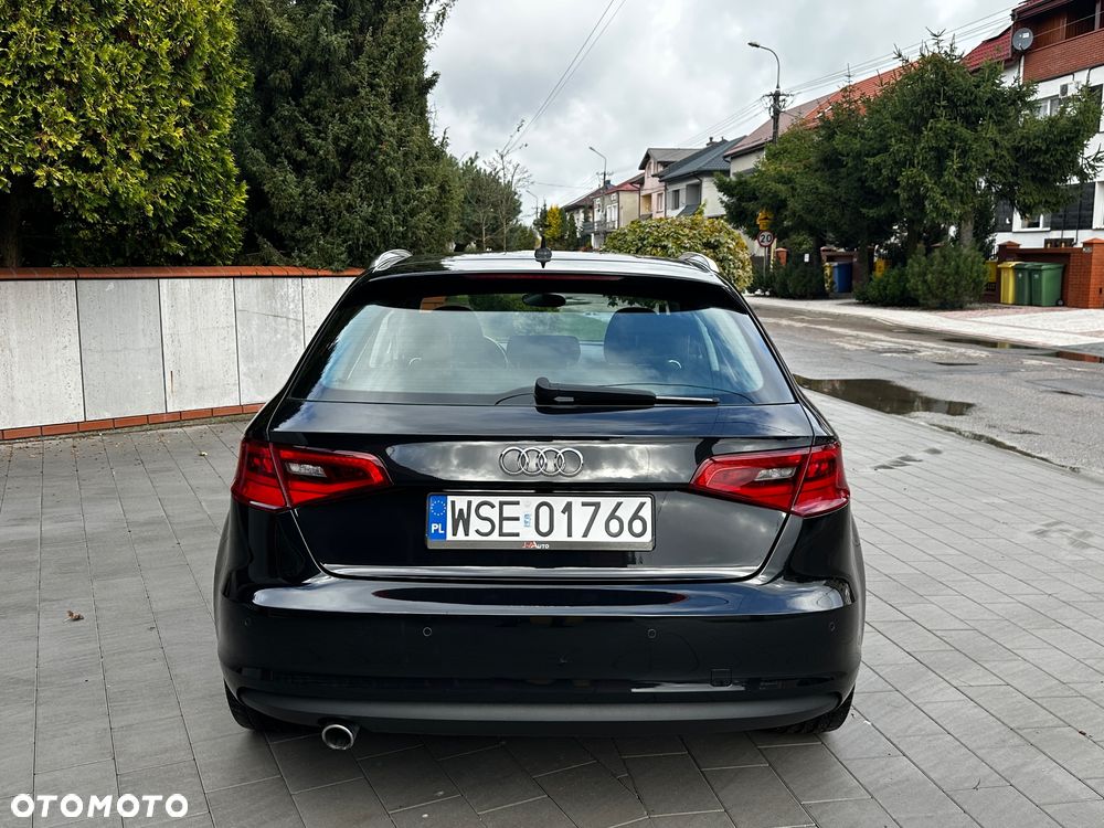 Audi A3 Sportback 1.6 TDI S line Sportpaket - 9