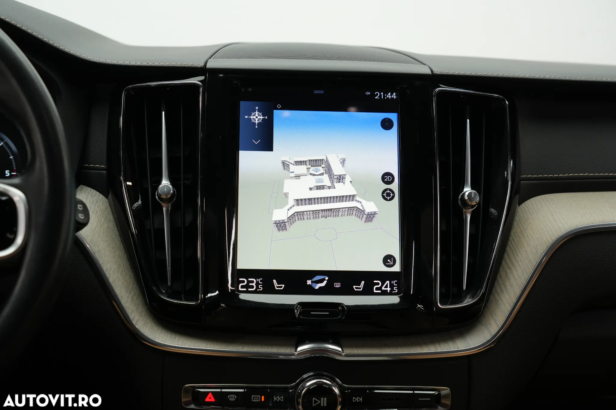 Volvo XC 60 B4 MHEV AT8 AWD Inscription - 14