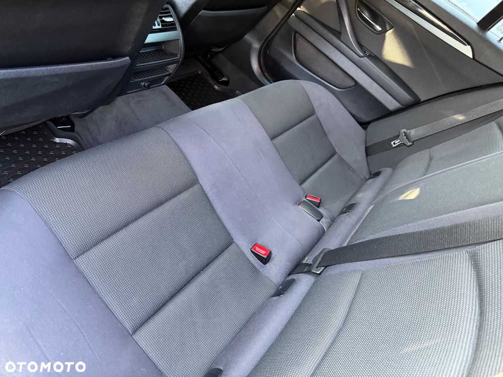 BMW Seria 5 520d Luxury Line - 11
