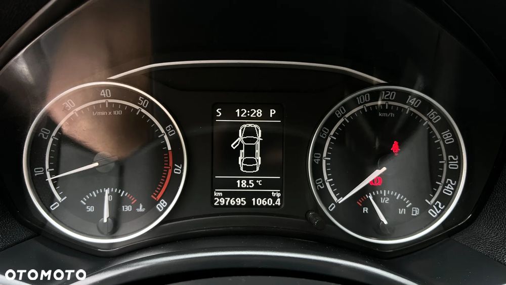 Skoda Octavia Combi 2.0 TSI DSG RS - 31