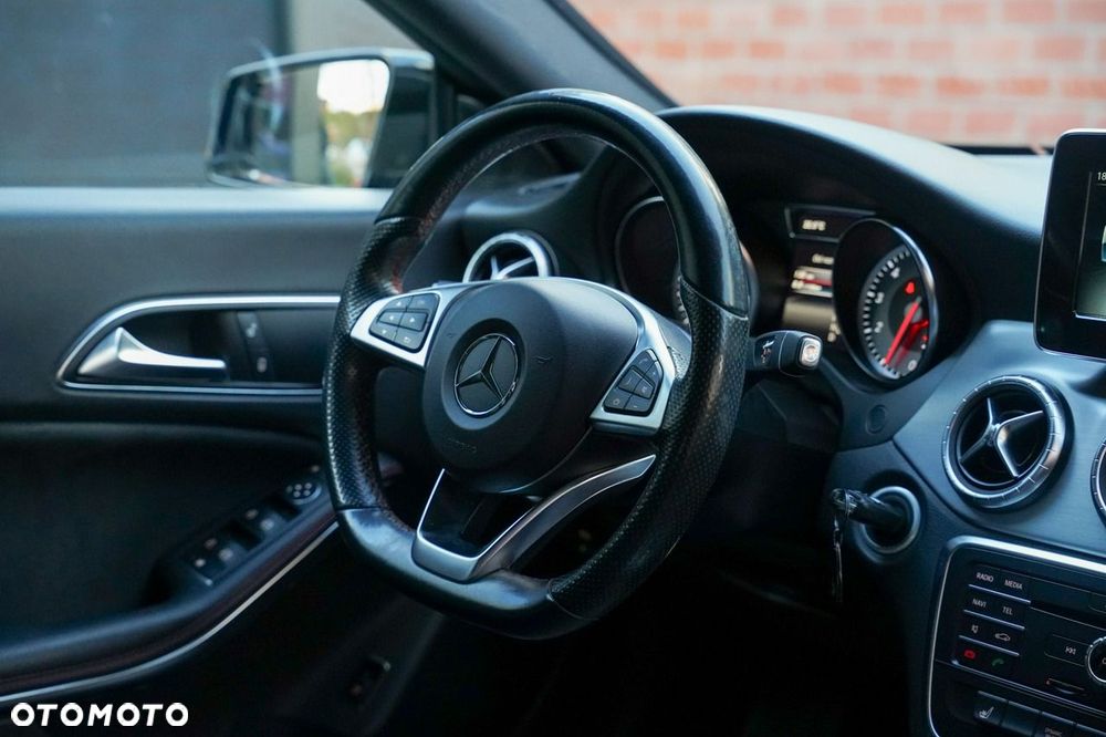 Mercedes-Benz CLA 200 7G-DCT AMG Line - 12