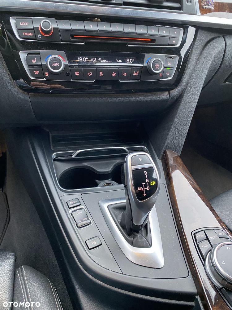 BMW Seria 3 330i xDrive Luxury Line - 12
