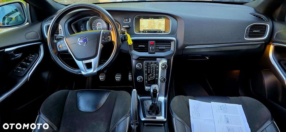 Volvo V40 - 24