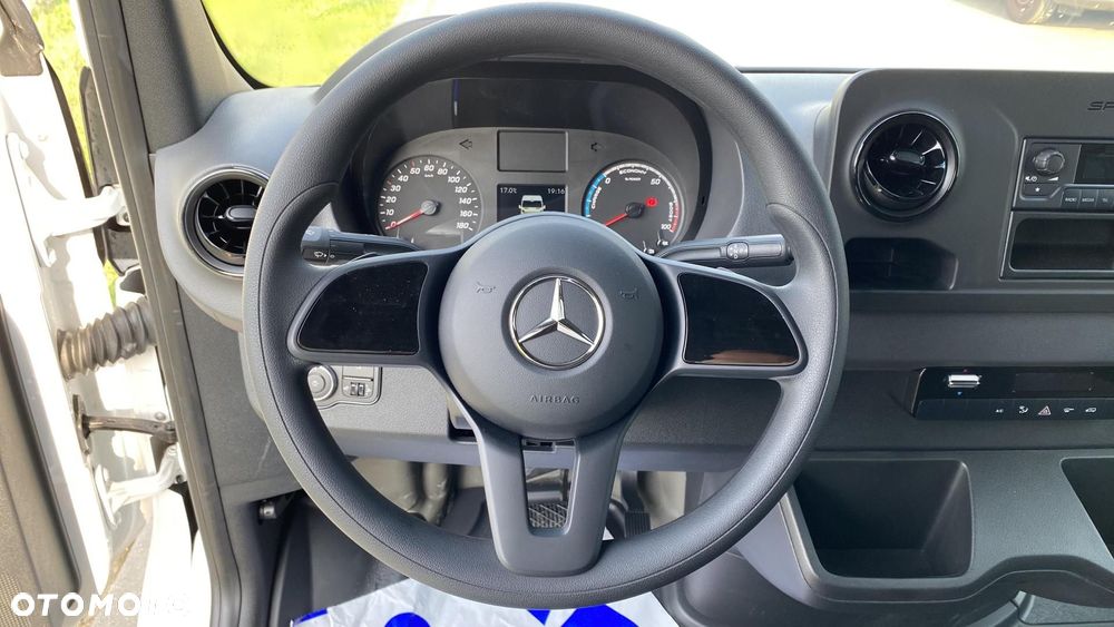 Mercedes-Benz eSprinter - 11