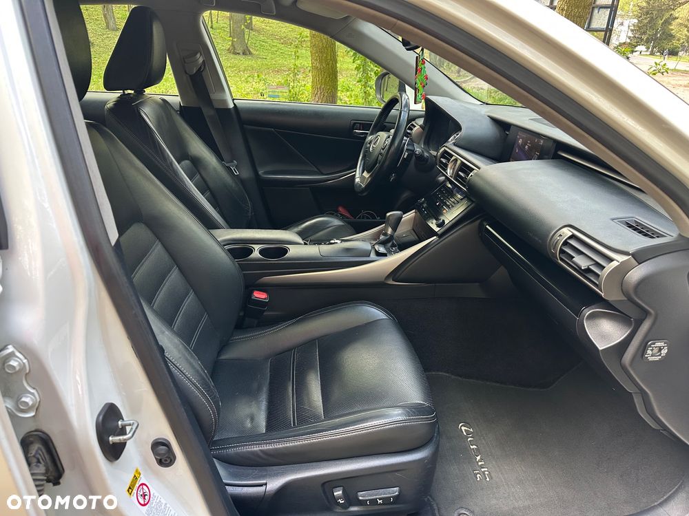 Lexus IS 300h Business - 5