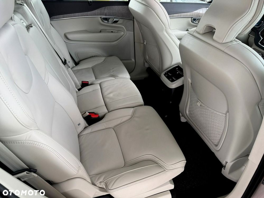 Volvo XC 90 - 32