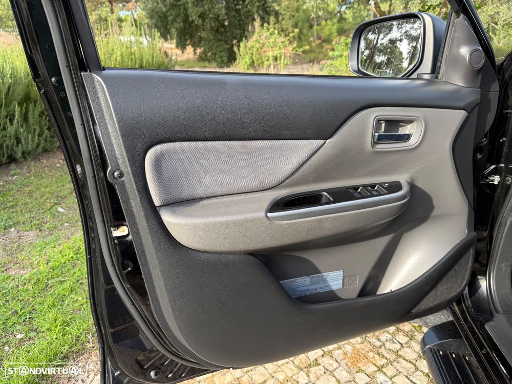 Mitsubishi L200 2.4 DI-D CD Intense Sport Strakar 4WD - 17