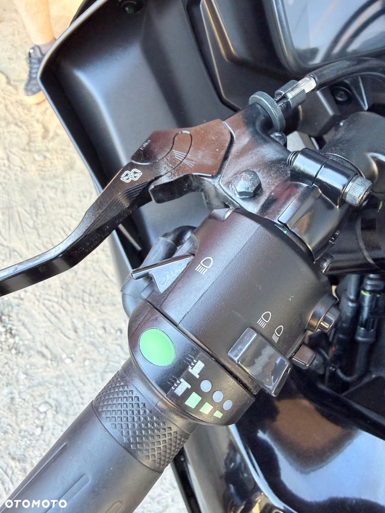 Yamaha YZF - 6
