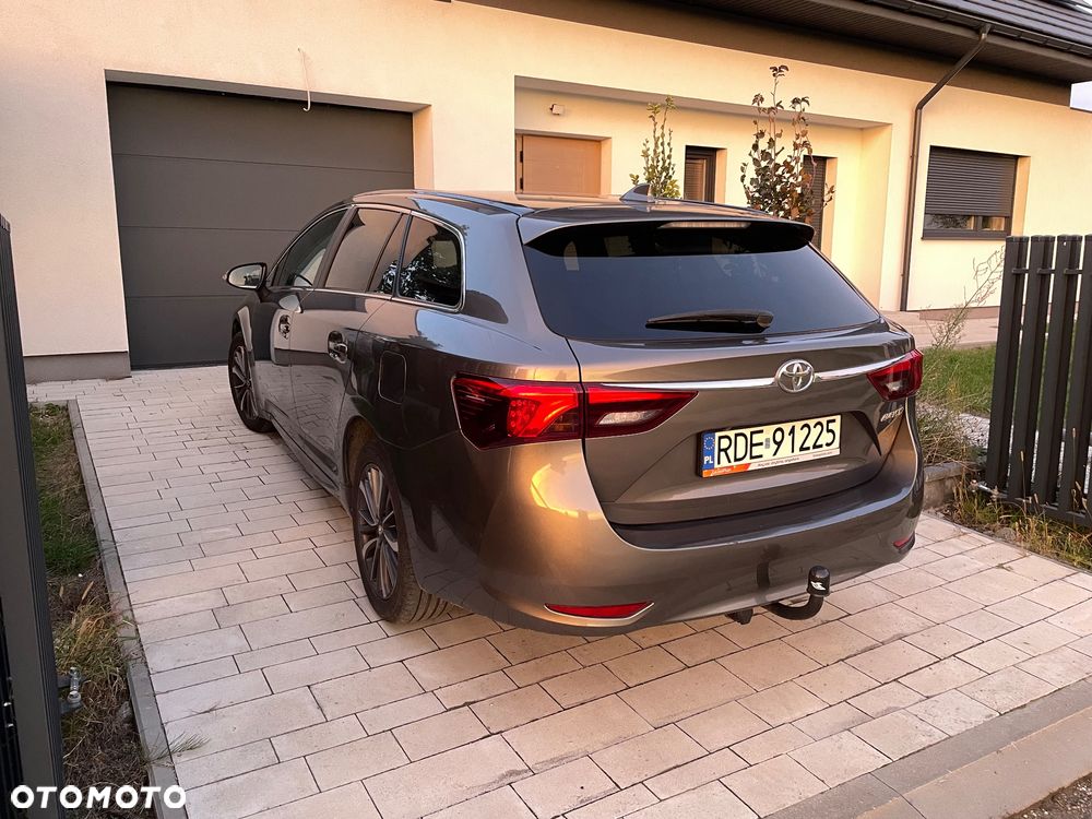 Toyota Avensis - 8