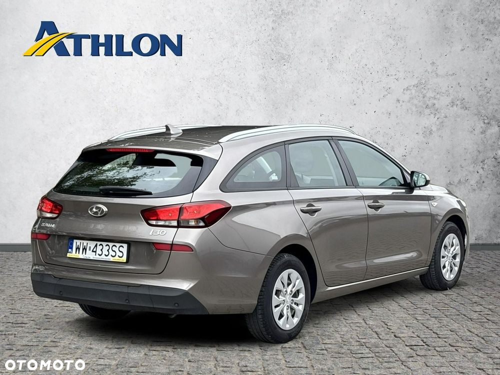 Hyundai i30 1.5 DPI Classic + - 5