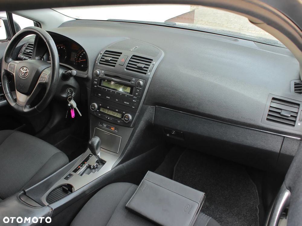 Toyota Avensis 1.8 Premium MS - 18