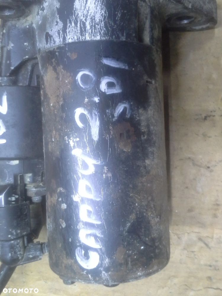 Volkswagen Caddy 2.0 SDi rozrusznik - 2