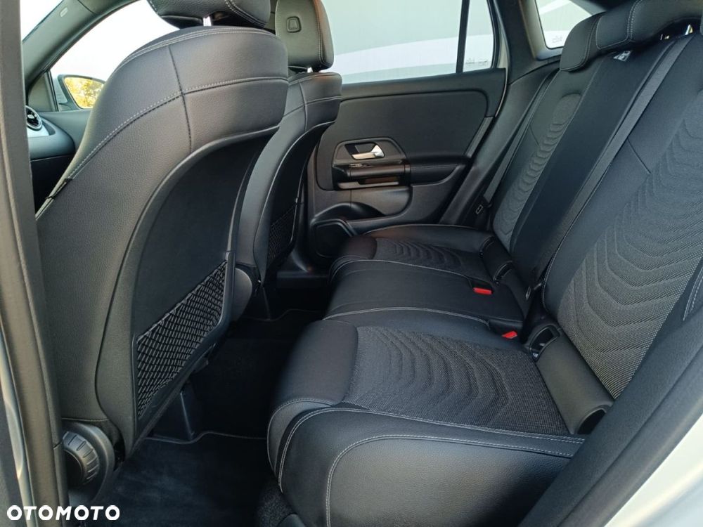 Mercedes-Benz GLA - 21