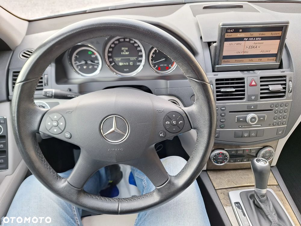 Mercedes-Benz Klasa C 250 CGI BlueEff Elegance - 38