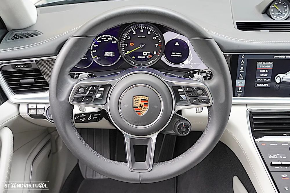 Porsche Panamera 4 E-Hybrid - 38