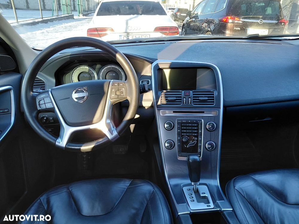Volvo XC 60 D5 AWD Momentum - 14
