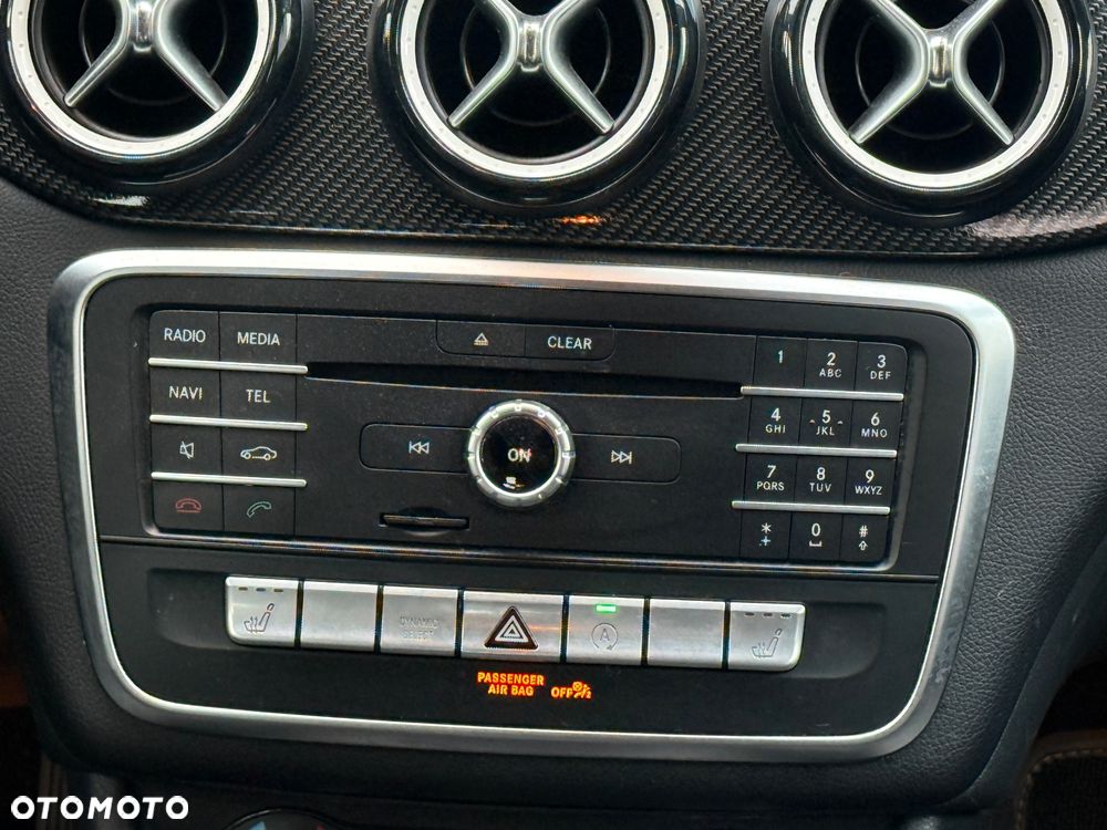 Mercedes-Benz GLA 200 7G-DCT UrbanStyle Edition - 23