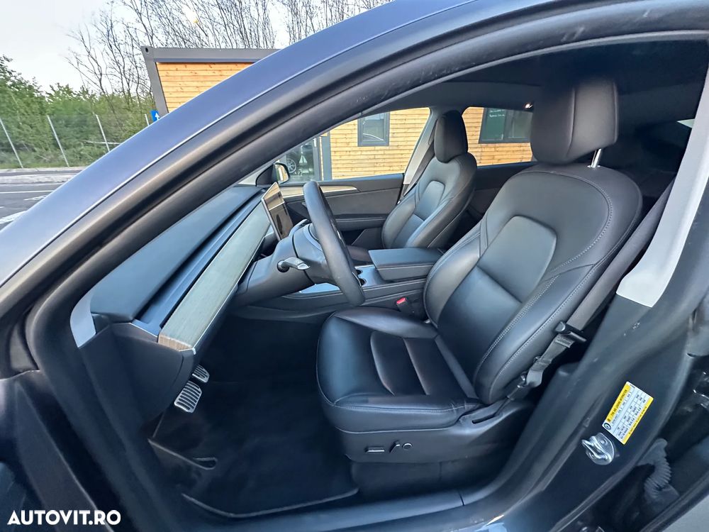 Tesla Model Y - 11