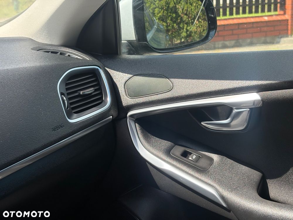 Volvo V40 D2 You - 18