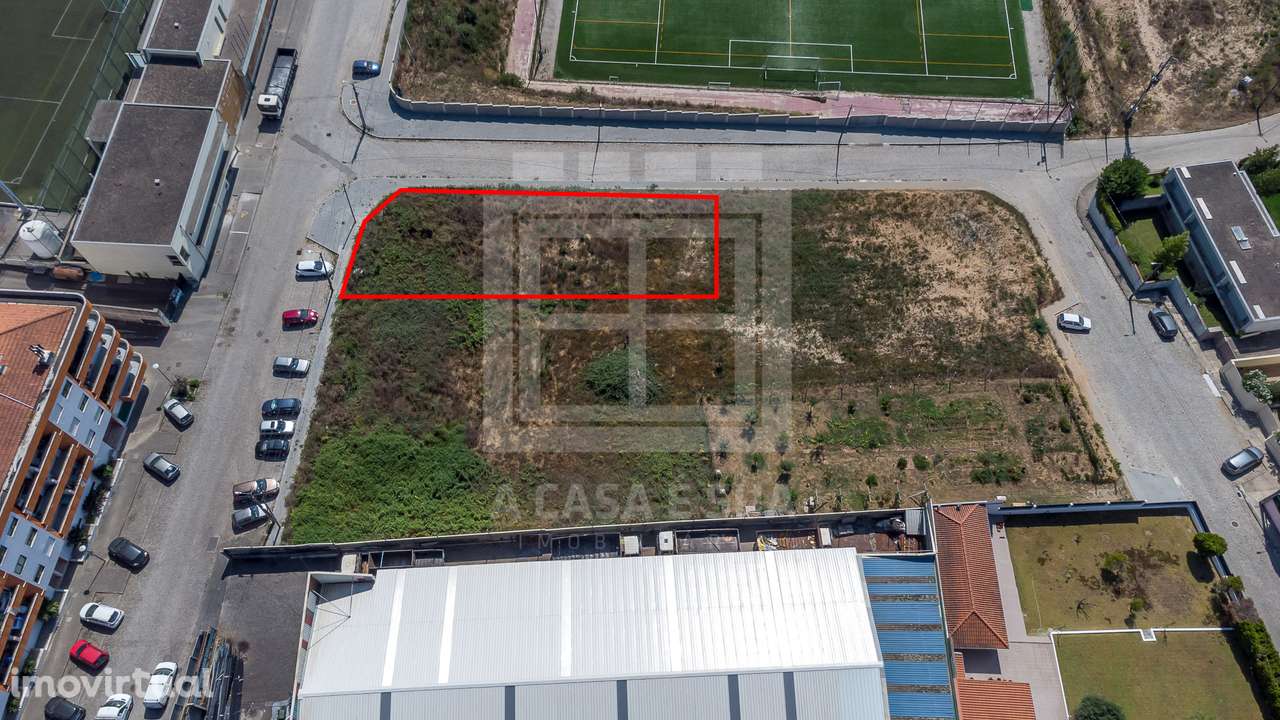 Lote para construção com 601 m2 em Paços de Brandão - Grande imagem: 3/10
