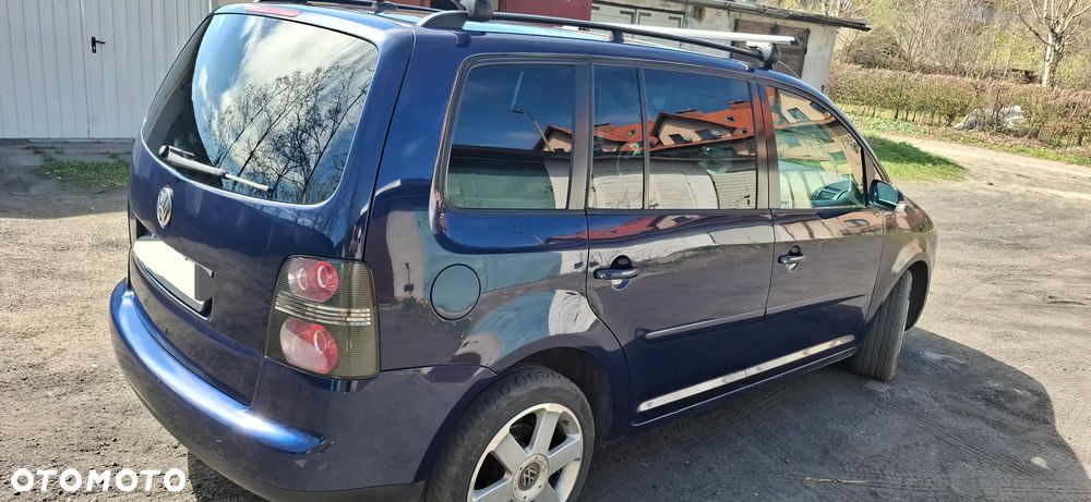 Volkswagen Touran 1.9 TDI Conceptline DSG - 5