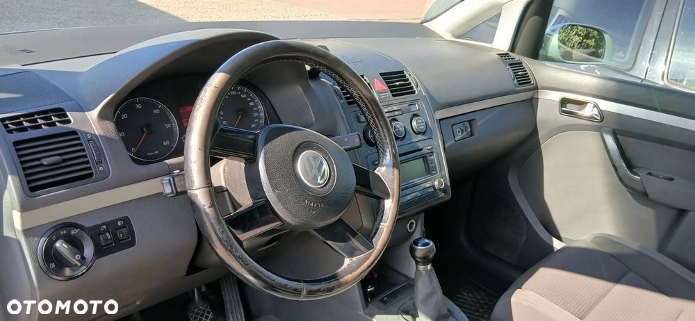 Volkswagen Touran - 8