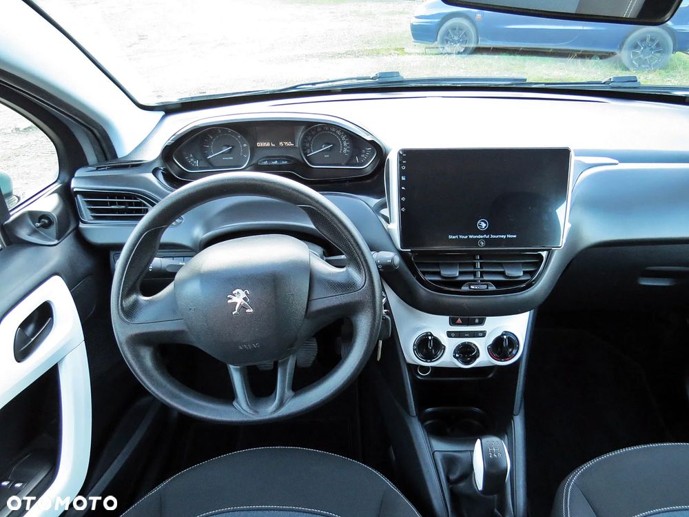 Peugeot 208 - 13