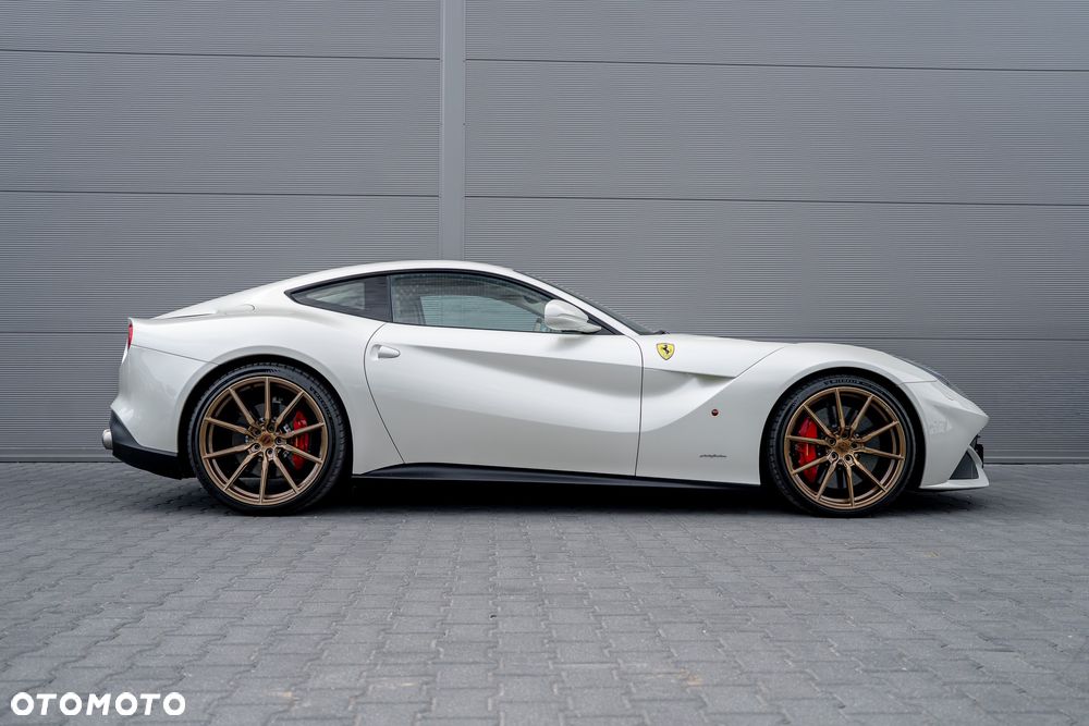 Ferrari F12berlinetta - 12