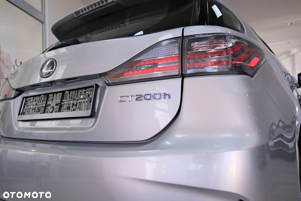Lexus CT - 12