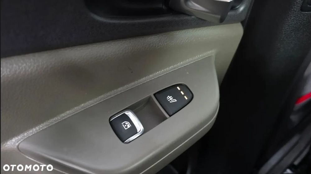 Kia Carnival - 10