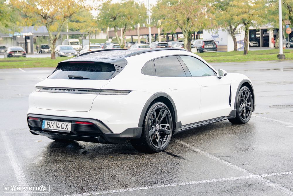 Porsche Taycan Cross Turismo 4 - 18