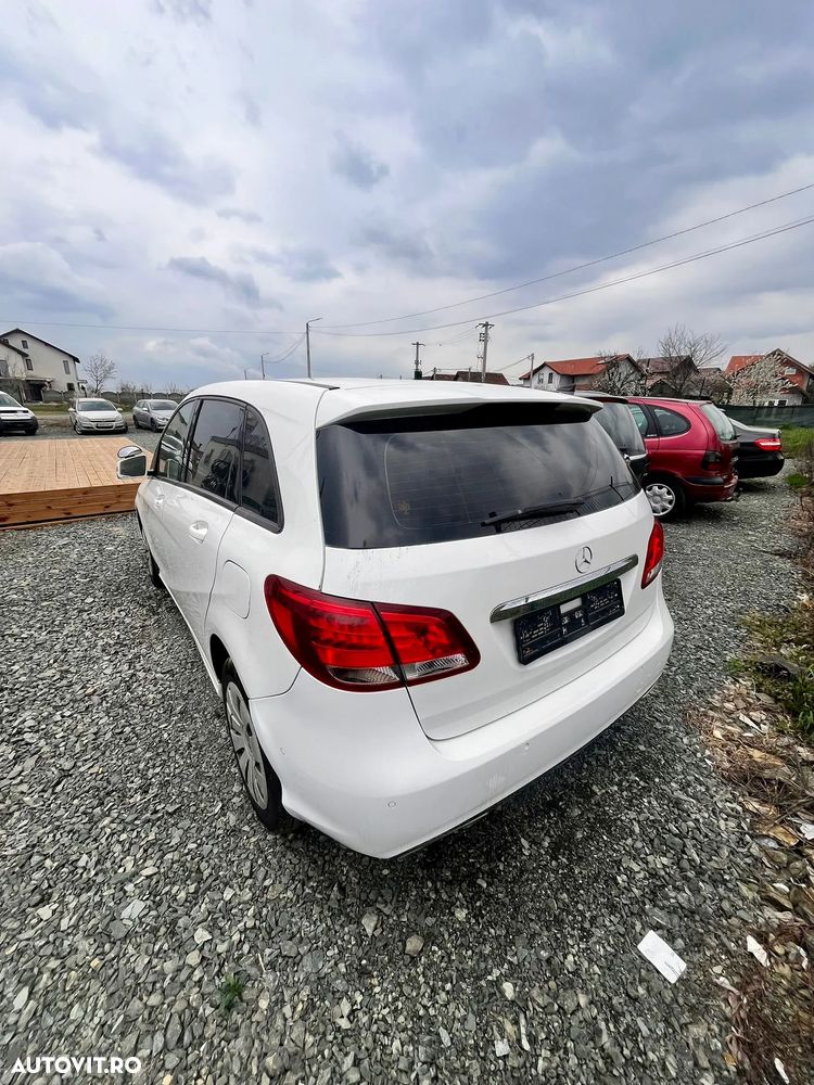 Mercedes-Benz B 220 - 21