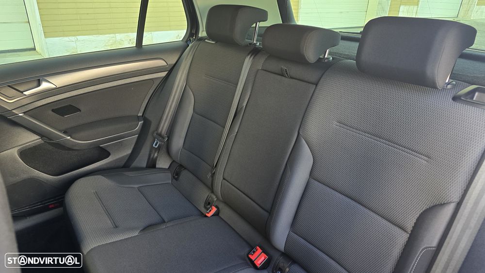 VW Golf 1.6 TDI Confortline - 19