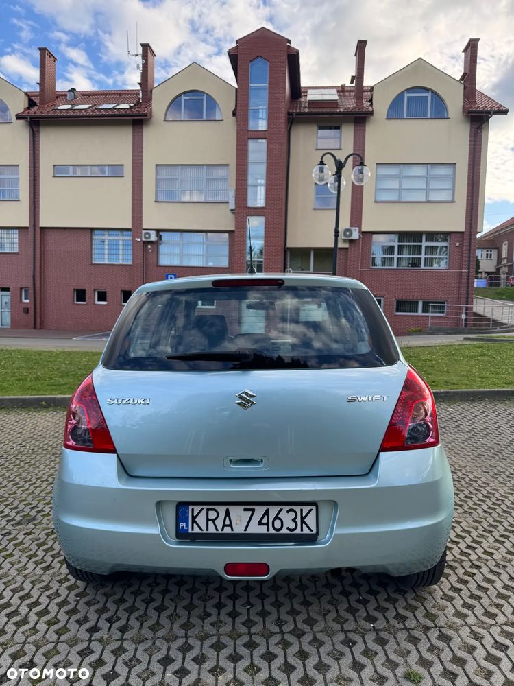 Suzuki Swift - 4