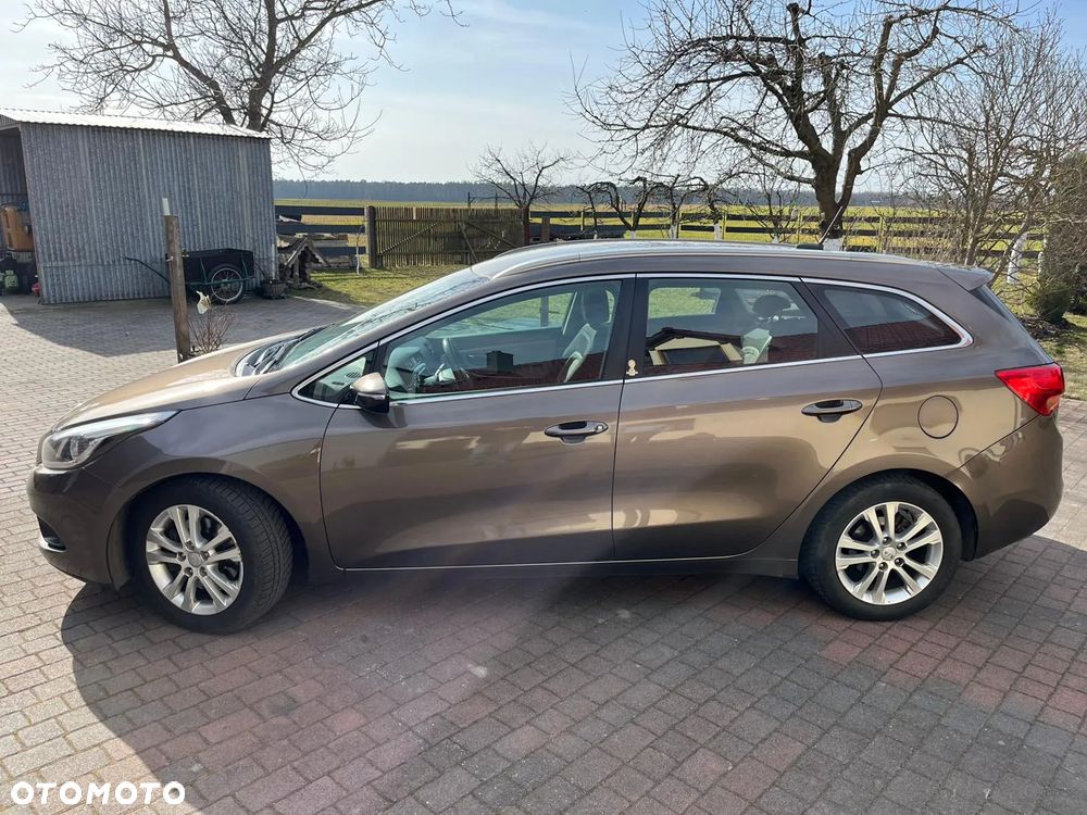 Kia Ceed 1.6 CRDi 128 Fifa World Cup Edition - 1