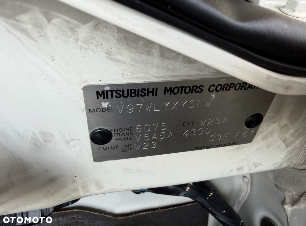 Mitsubishi Pajero - 15