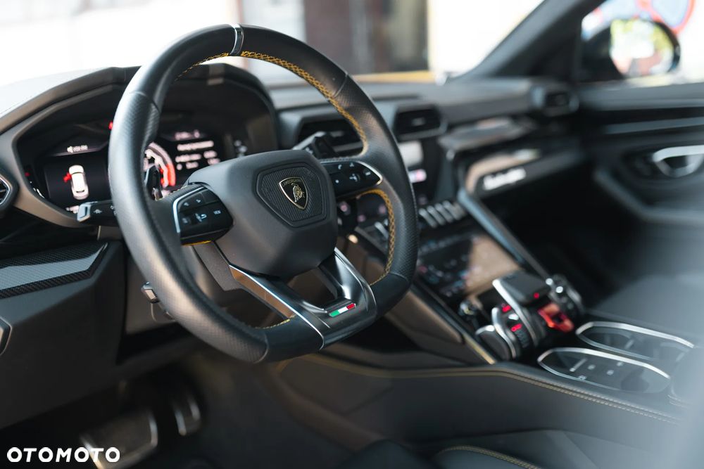 Lamborghini Urus Standard - 33