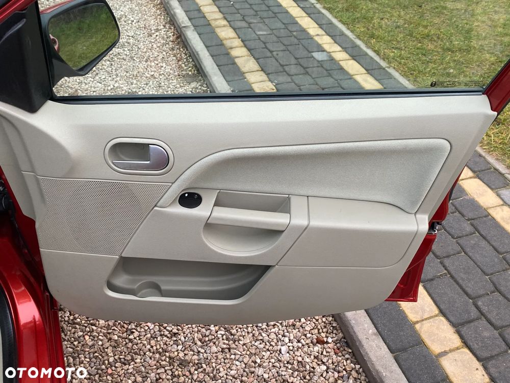 Ford Fiesta 1.4 Ghia - 37