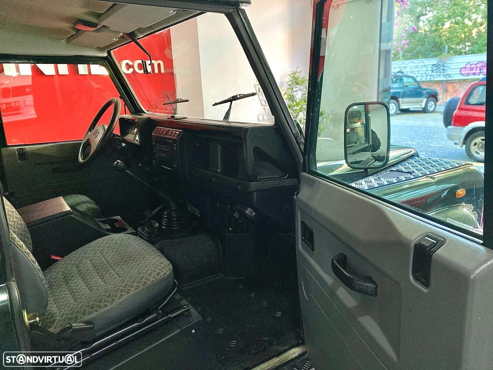 Land Rover Defender 90 2.5 TD5 Metal Top - 25