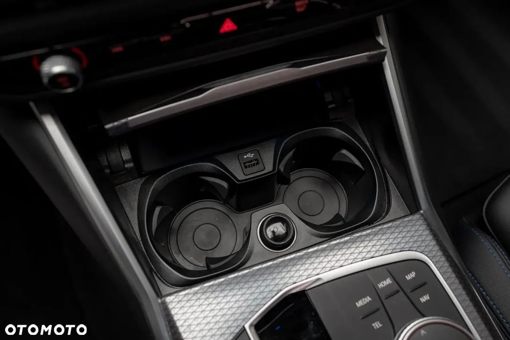 BMW Seria 3 320i - 36