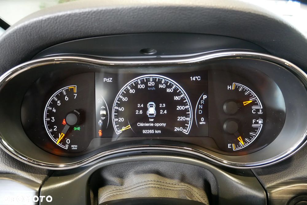 Jeep Grand Cherokee - 23