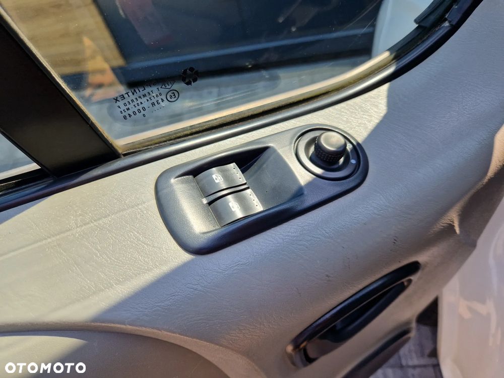 Opel Vivaro - 10