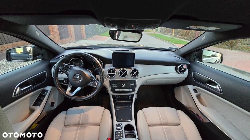 Mercedes-Benz GLA 200 7G-DCT AMG Line - 16