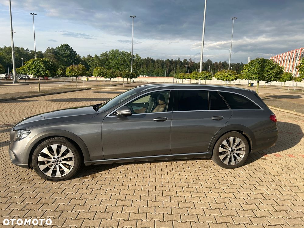 Mercedes-Benz Klasa E 220 d 4-Matic All-Terrain - 2