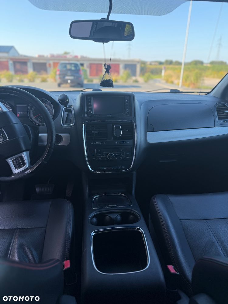 Dodge Grand Caravan - 12