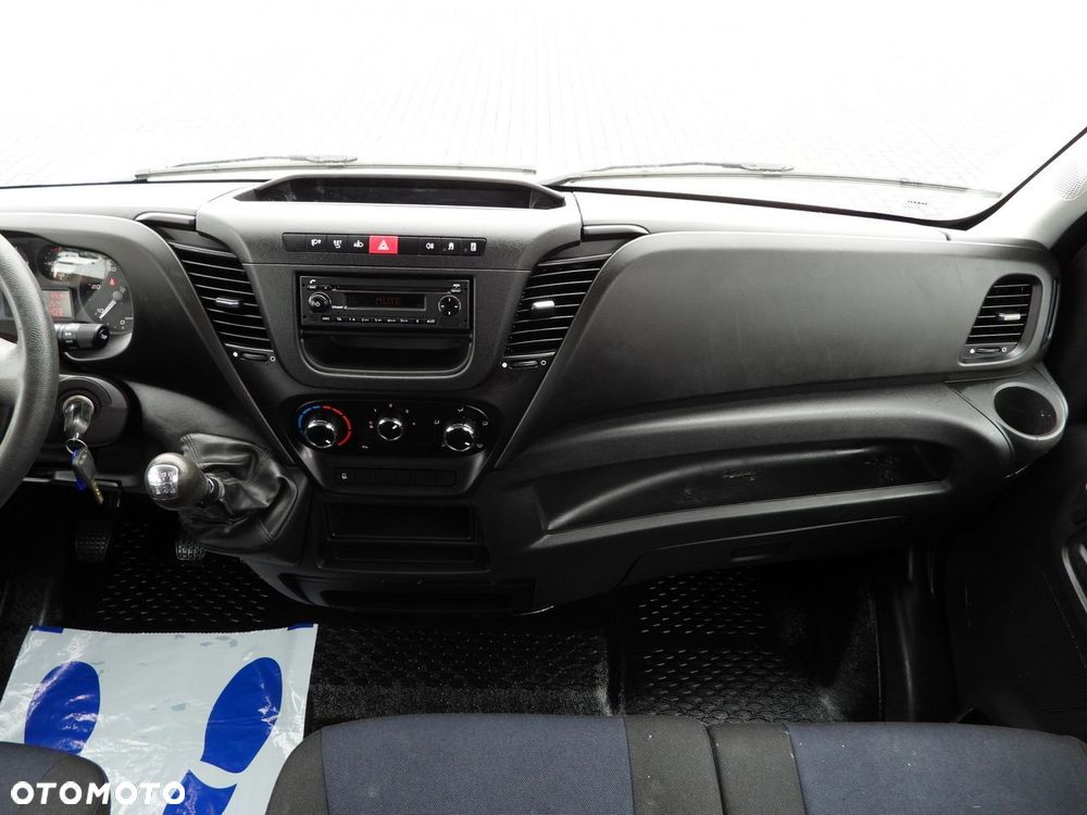 Iveco DAILY 35S14 FURGON BRYGADÓWKA 7 MIEJSC TEMPOMAT  140KM - 34