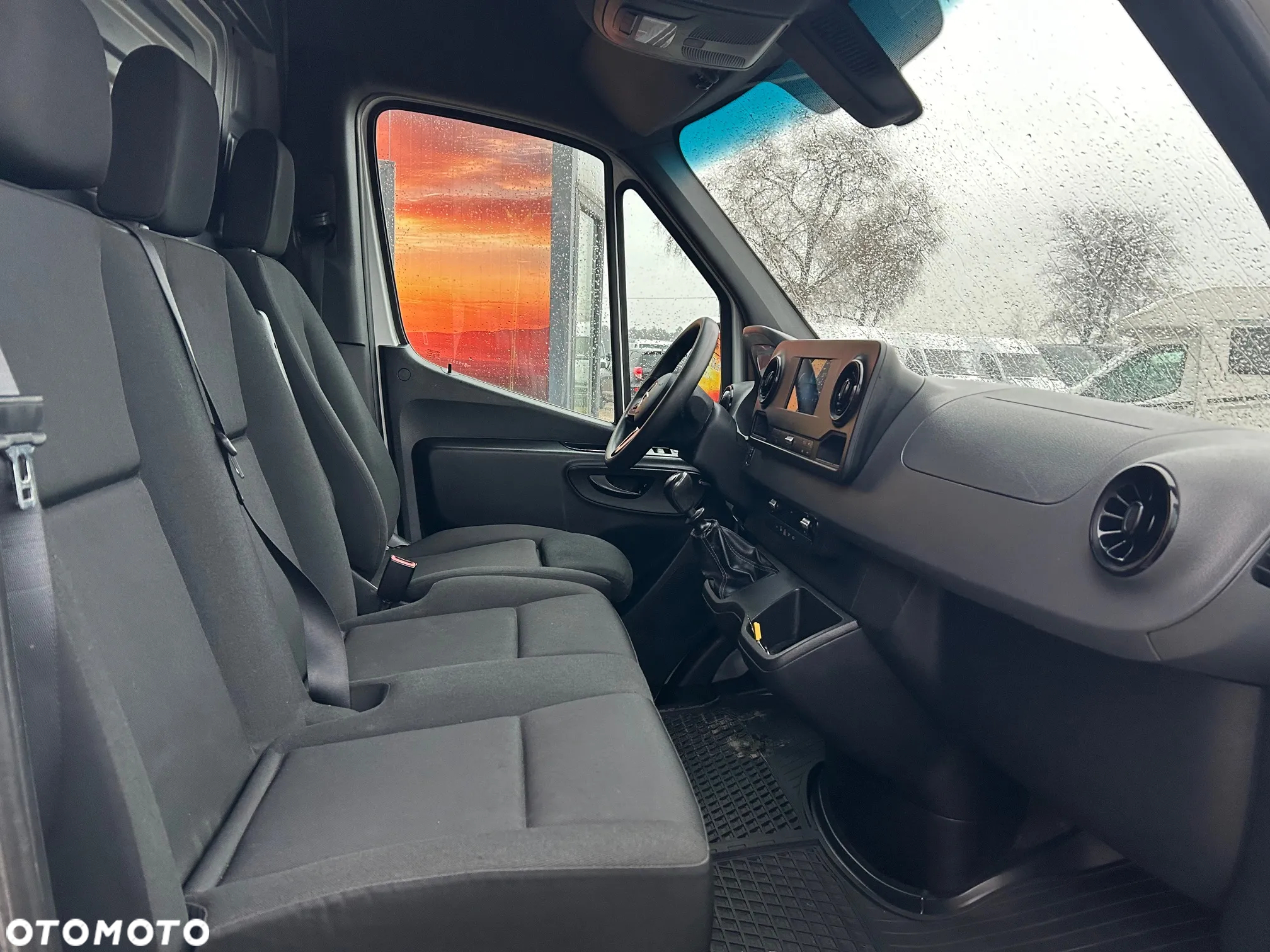 Mercedes-Benz Sprinter 214 - 11