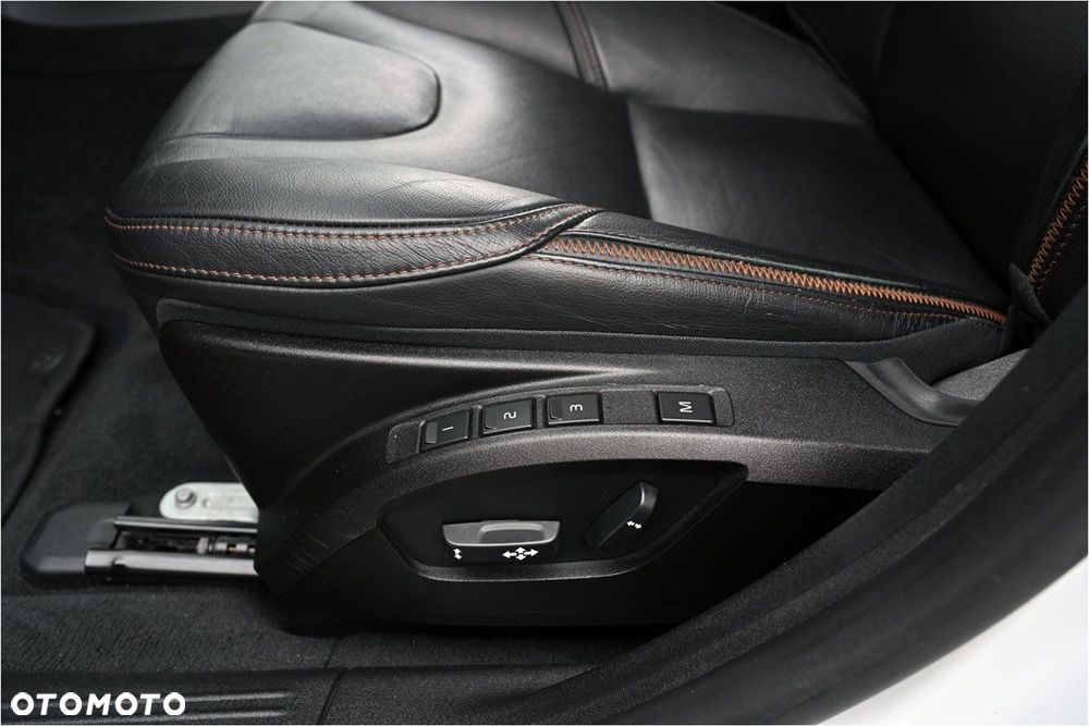 Volvo V40 Cross Country D3 Geartronic - 24